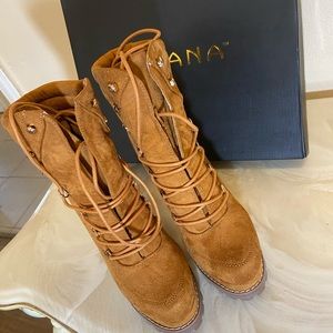 Women Carmel brown boots size 8 booties